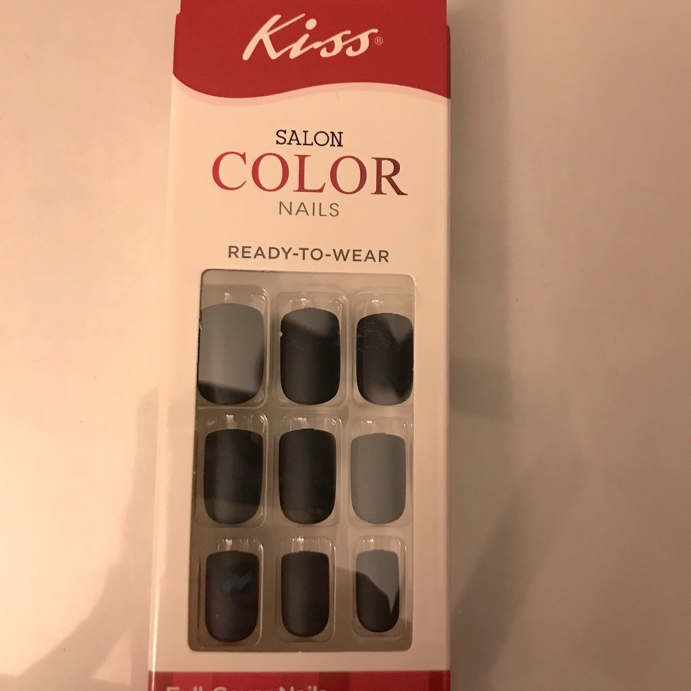 Navy Kiss Nails